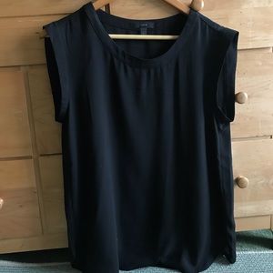 Sleeveless blouse in black